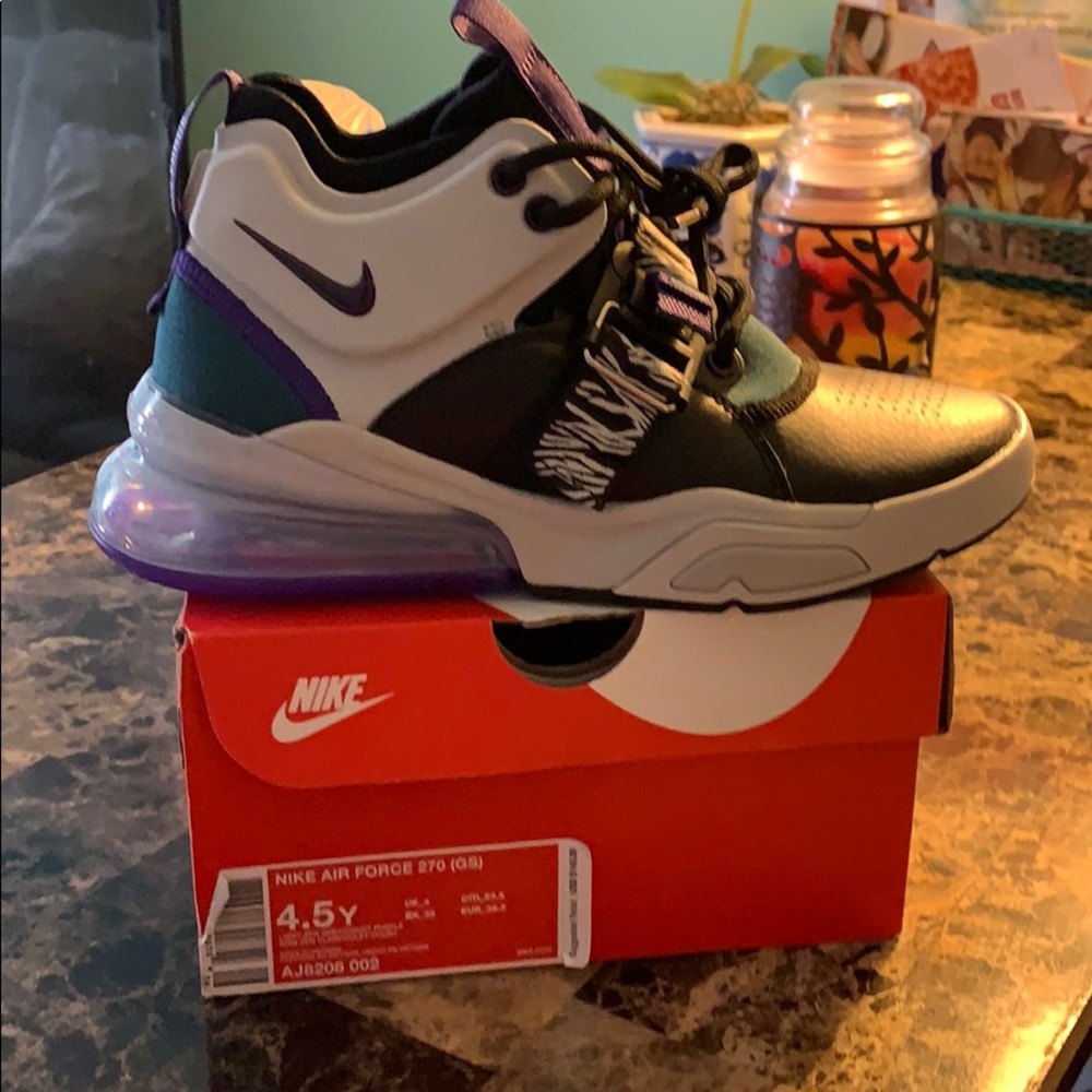 Nike Air Force 270(Gs) - image 3
